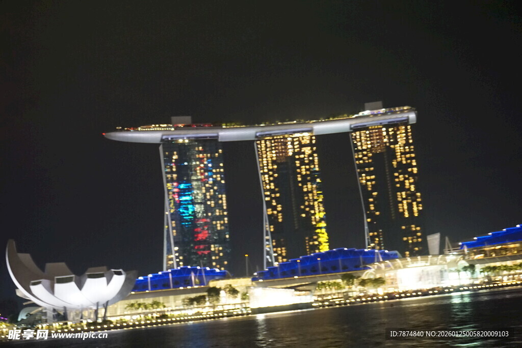 新加坡滨海湾夜景璀璨