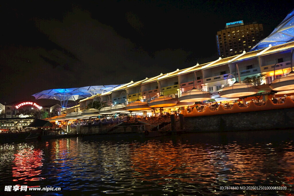 河畔璀璨夜景灯光秀