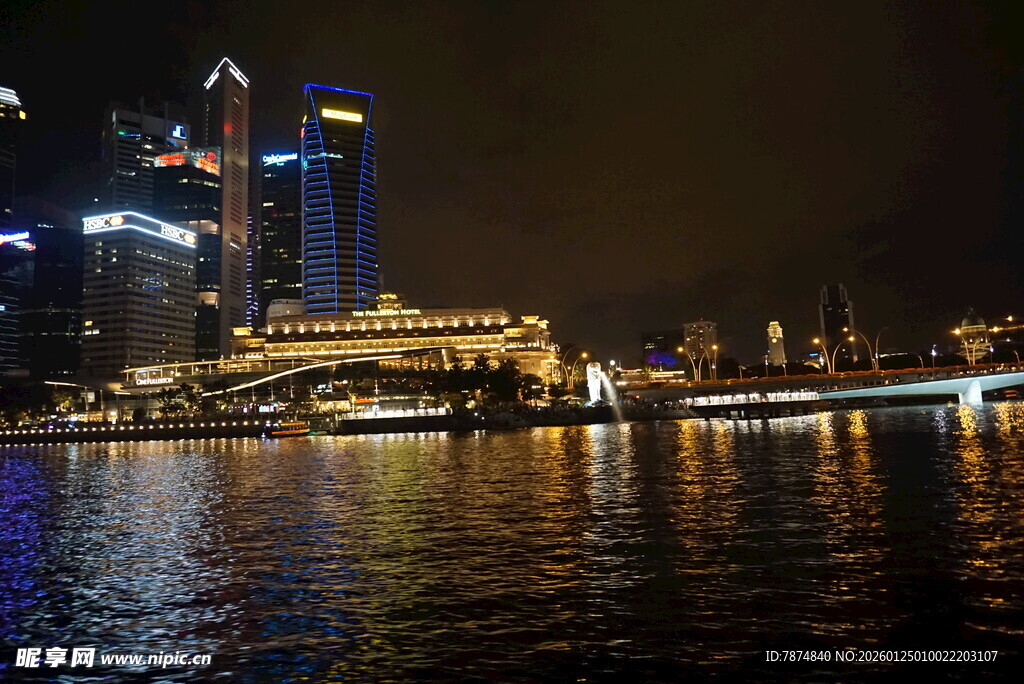 城市夜景河畔璀璨灯光
