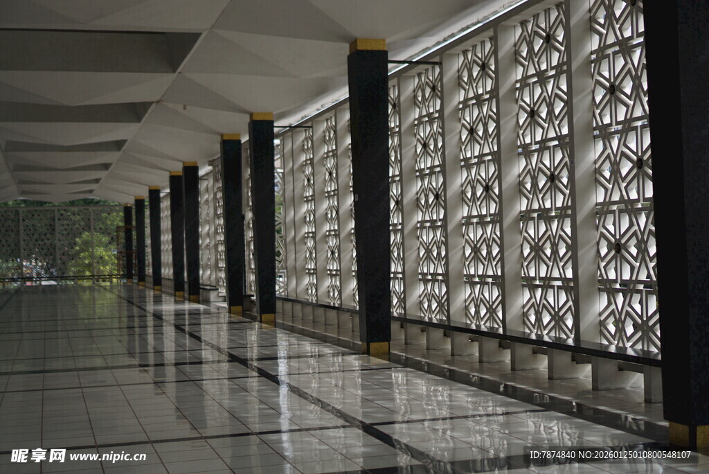 现代风格走廊金属装饰墙