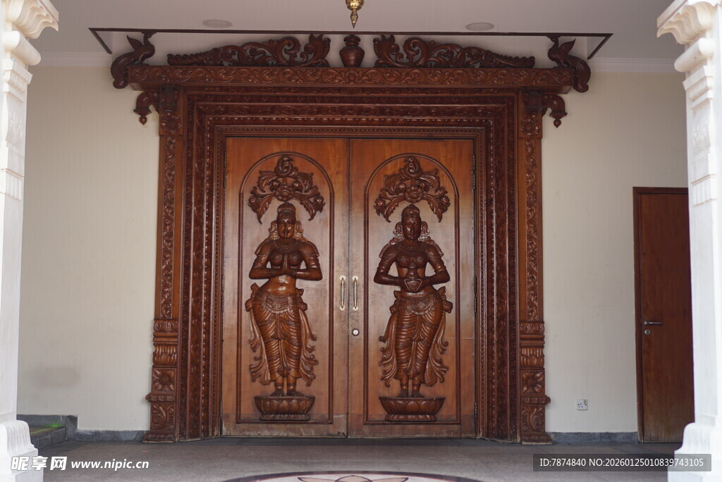 古典雕花双开木门