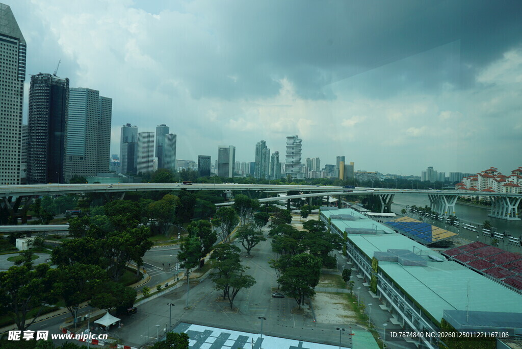 城市景观下的阴天景象