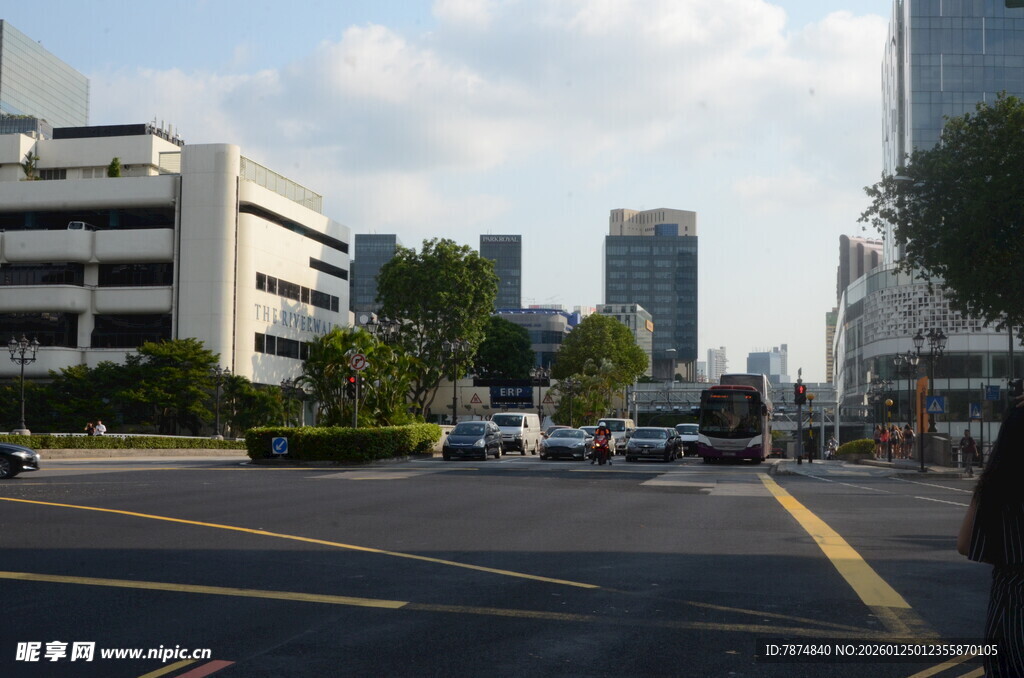 城市街道交通景象