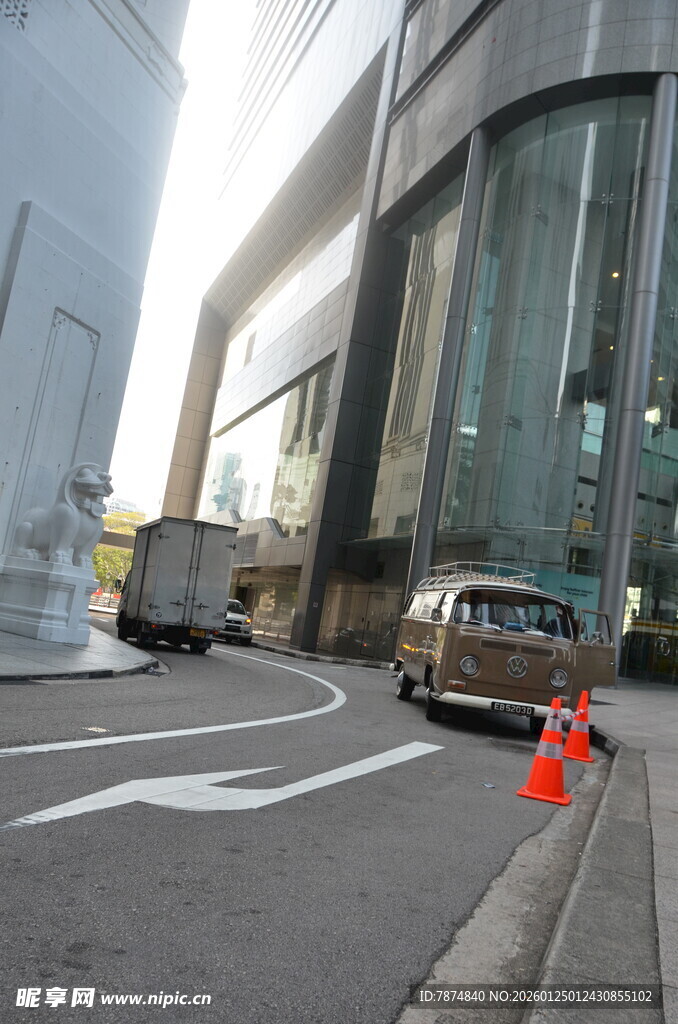 城市街道建筑与车辆场景