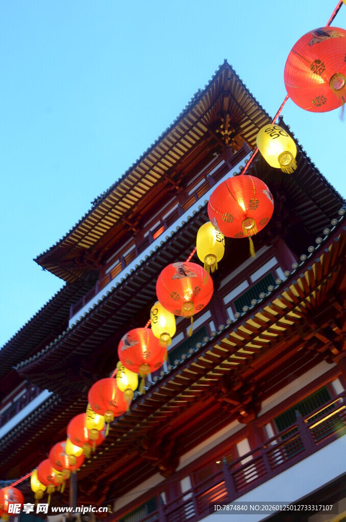 古建挂红灯笼喜庆场景