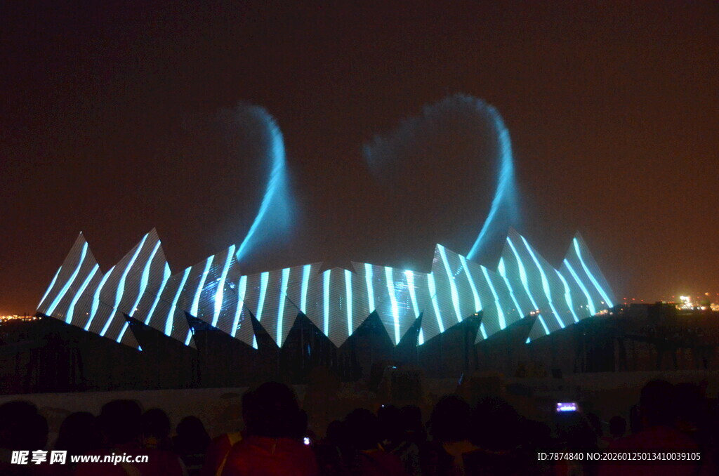 夜晚灯光秀表演现场