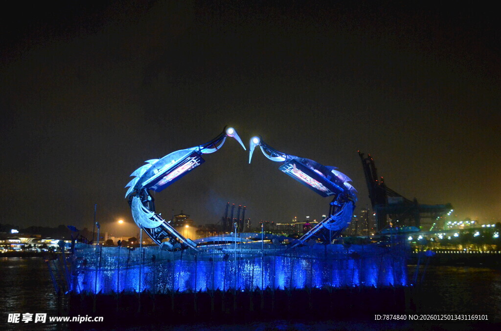 璀璨灯光下的独特建筑造型