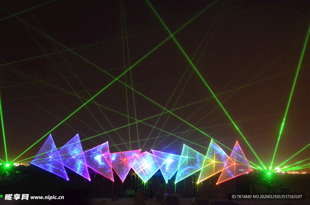 炫彩激光三角灯光秀场景