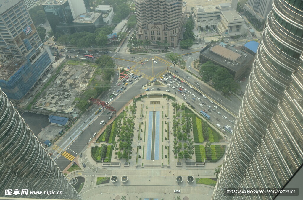 俯瞰城市中心广场景观