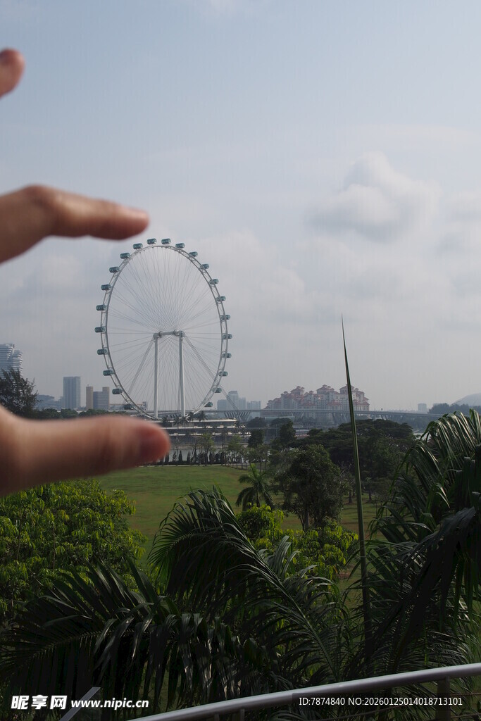 指尖上的摩天轮美景