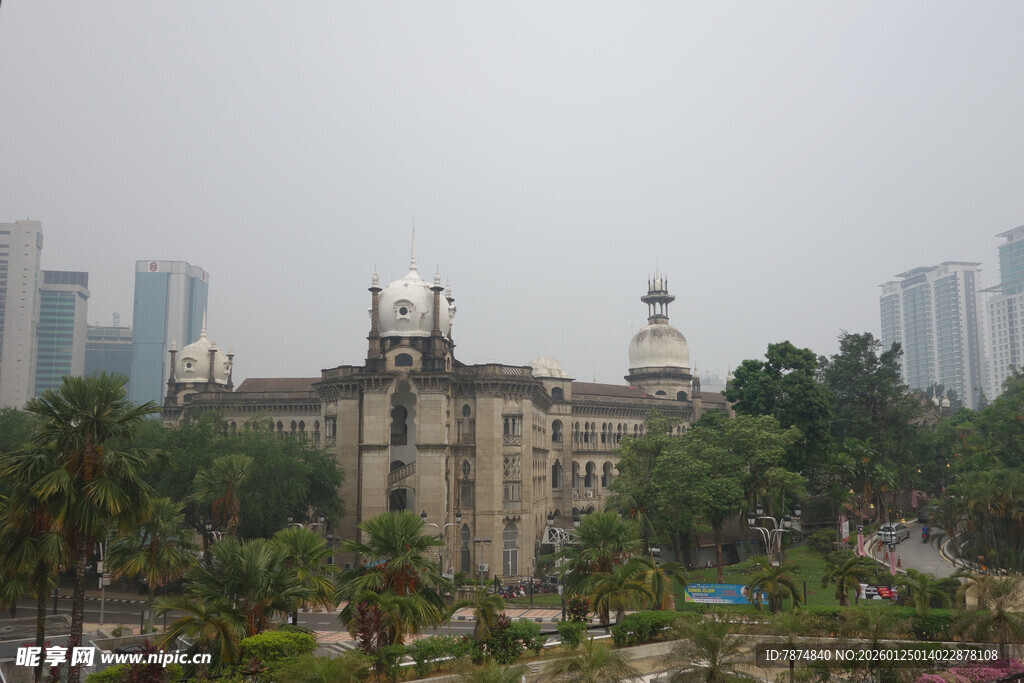 古老建筑与现代都市景观