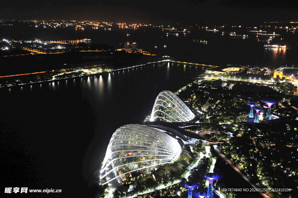 城市夜景中的标志性建筑