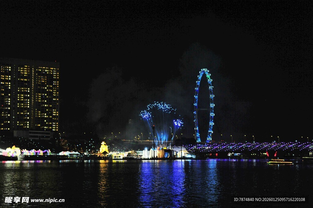 城市夜景中的璀璨摩天轮