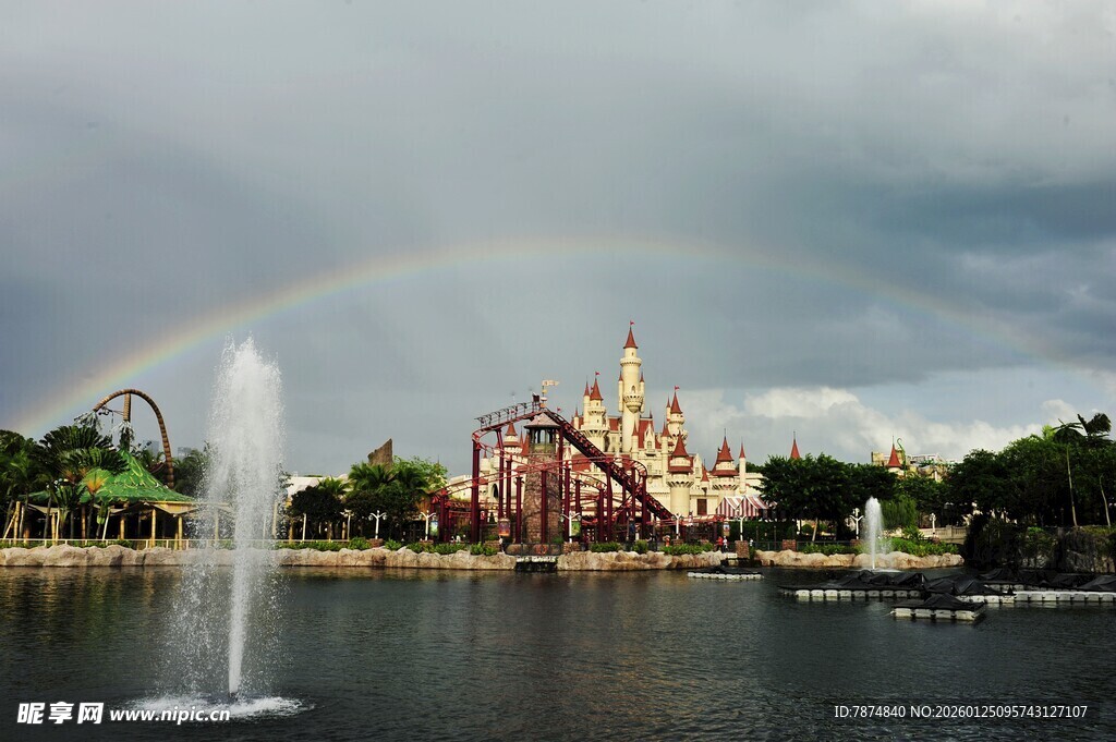 迪士尼乐园湖畔彩虹美景