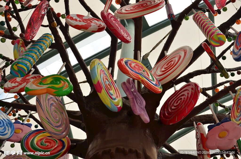 多彩创意树枝装饰艺术品