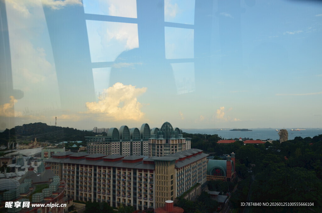 城市建筑与远山景观