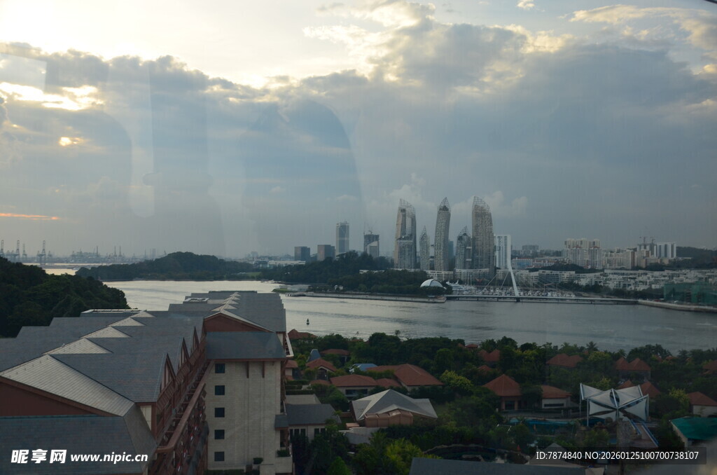 城市河畔天际线景观