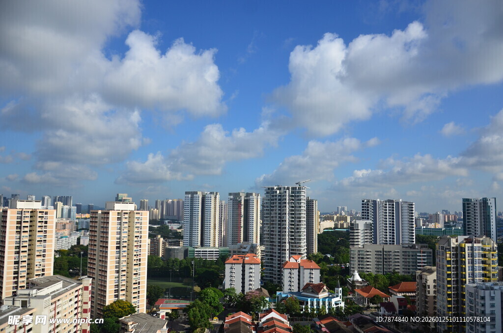 城市天际线 高楼与蓝天