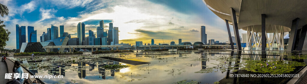 城市道路旁的多彩建筑新加坡