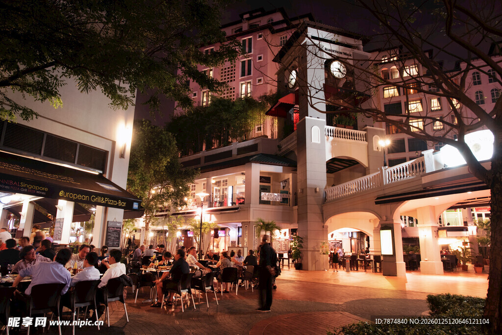 夜晚热闹的街头休闲场景 新加坡