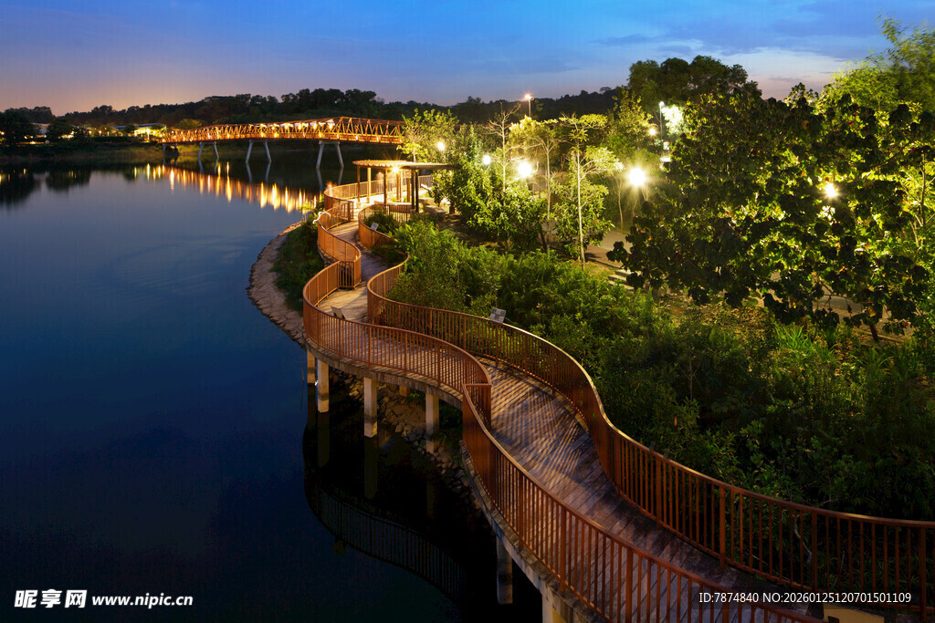河畔夜景栈道 绿植环绕 新加坡