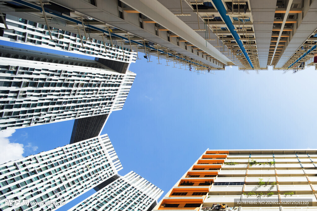 仰视林立高楼 新加坡