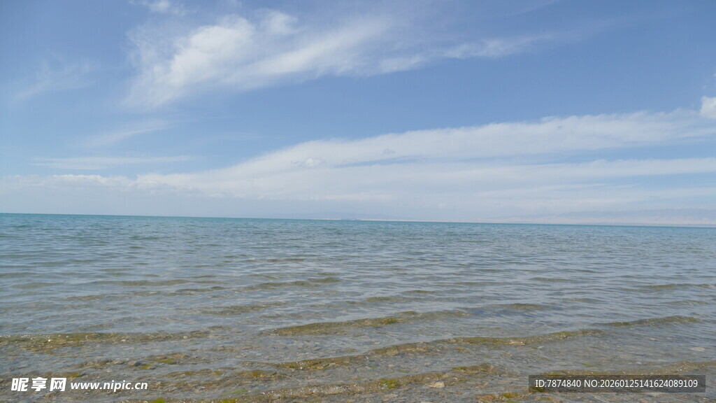 广阔海面与蓝天