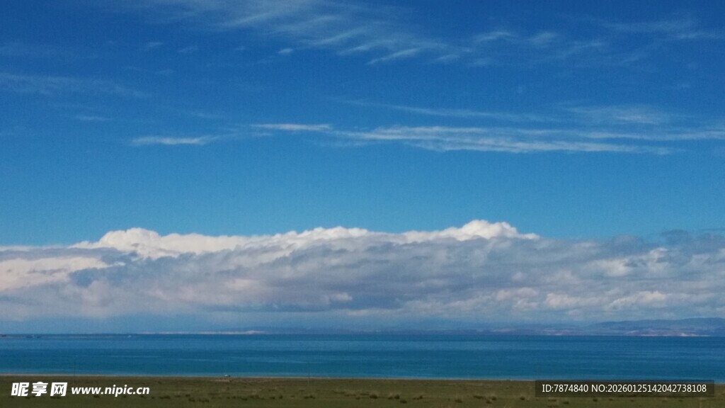 蓝天碧海间的辽阔美景