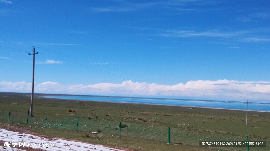 草原蓝天雪景美丽风光