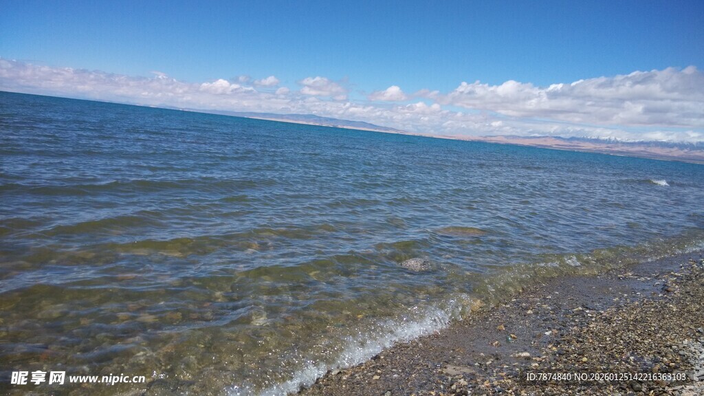 海边景致 清澈海水与蓝天