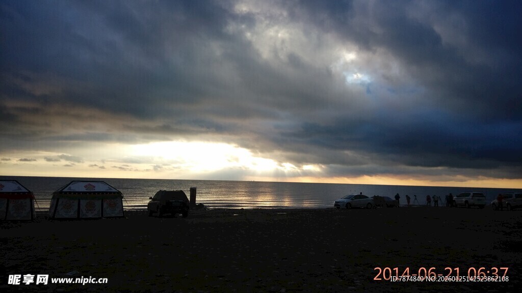 黄昏时分的壮阔云层景观