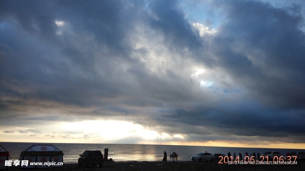 日落时分的壮丽云层景观