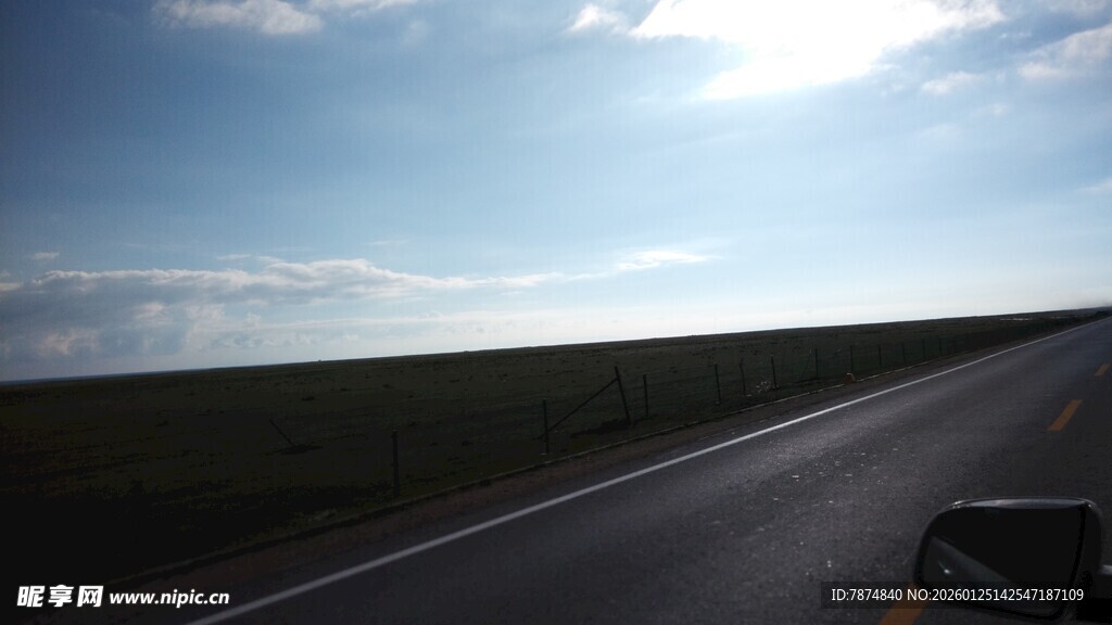 公路上的开阔风景