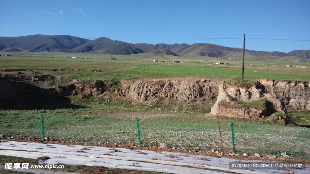 户外开阔的自然景观地带