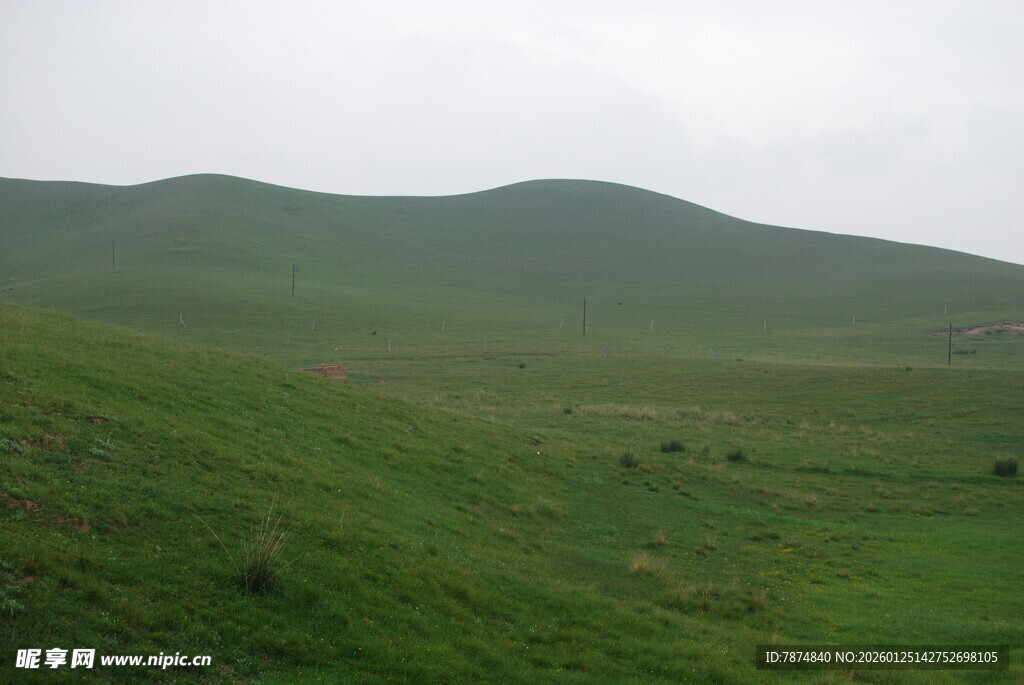 草原山丘风景