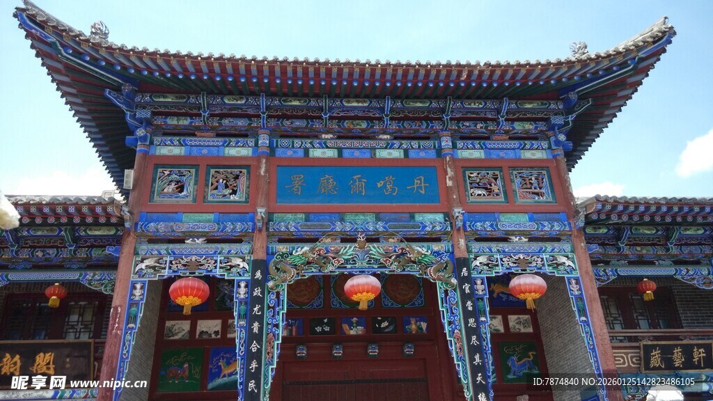 中式古建筑 精美彩绘屋檐