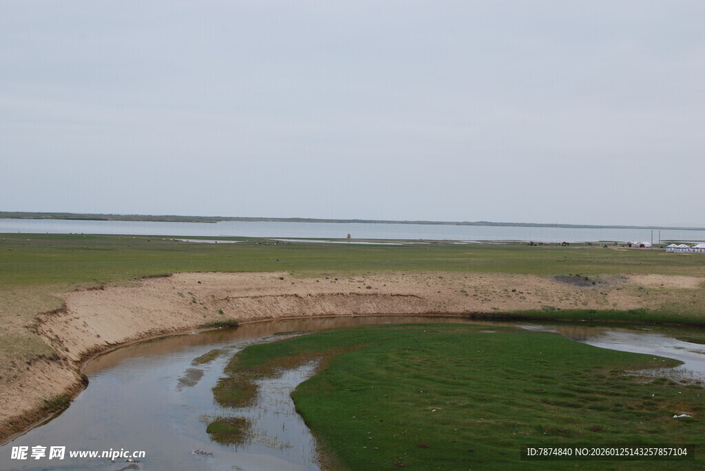 湿地风光 蜿蜒河流与绿地