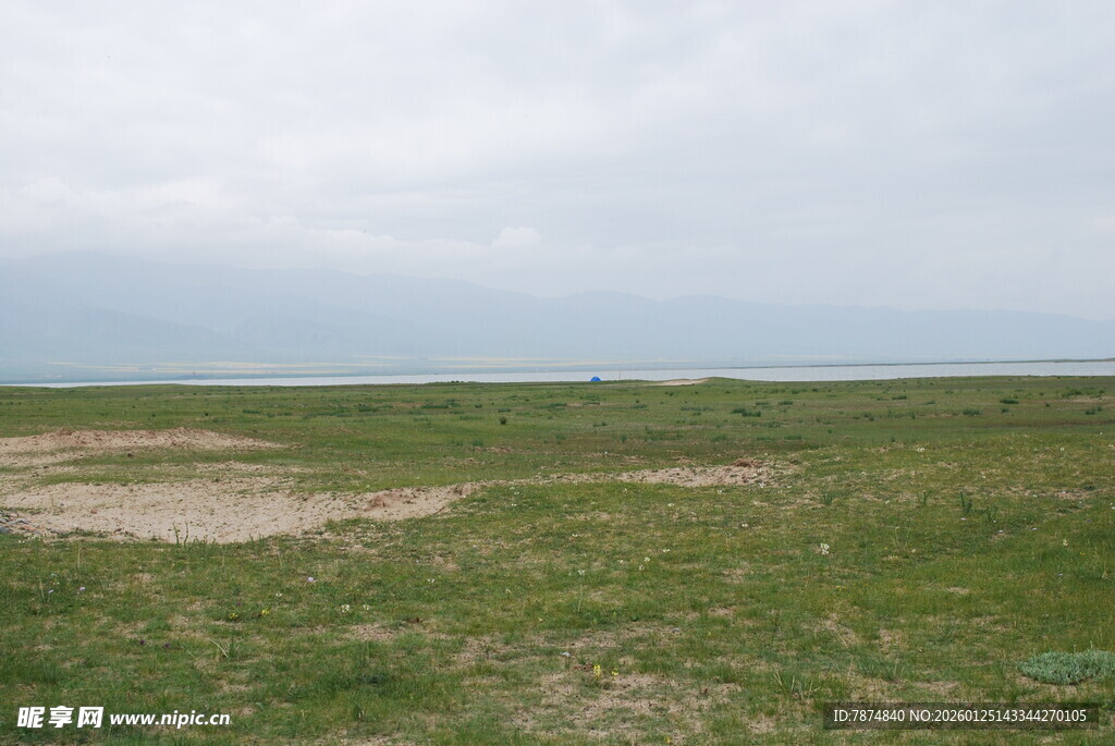 广袤草原 天际线隐约可见