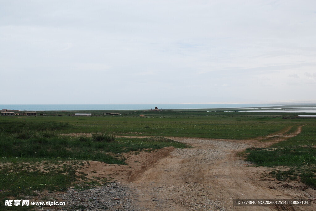 乡间土路 广袤田野风光