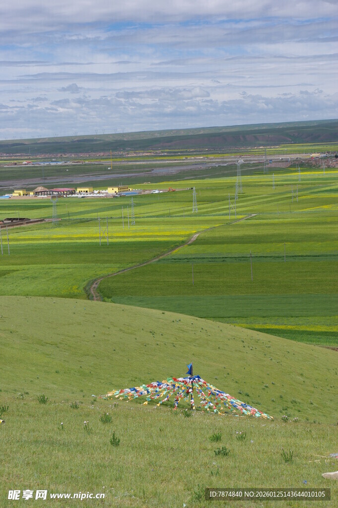 草原风光中的休闲场景