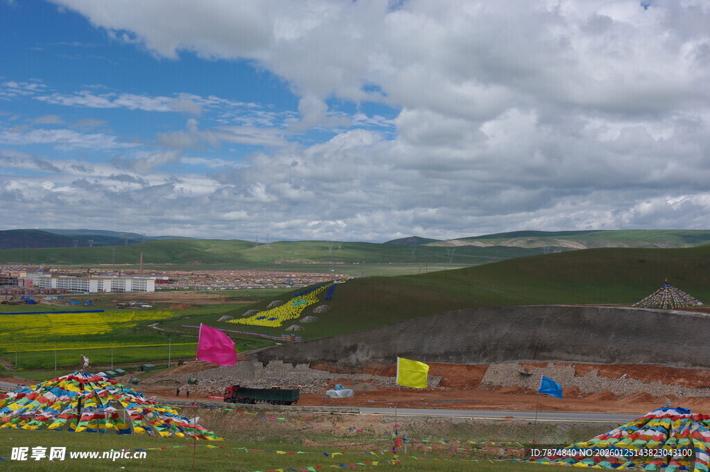 草原上的多彩景观