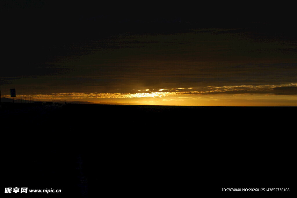 日落时分的壮丽天际线