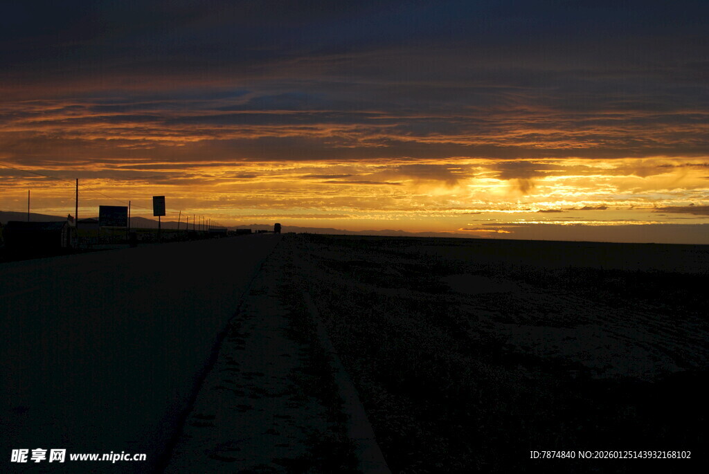 海边日落时分的美丽景致