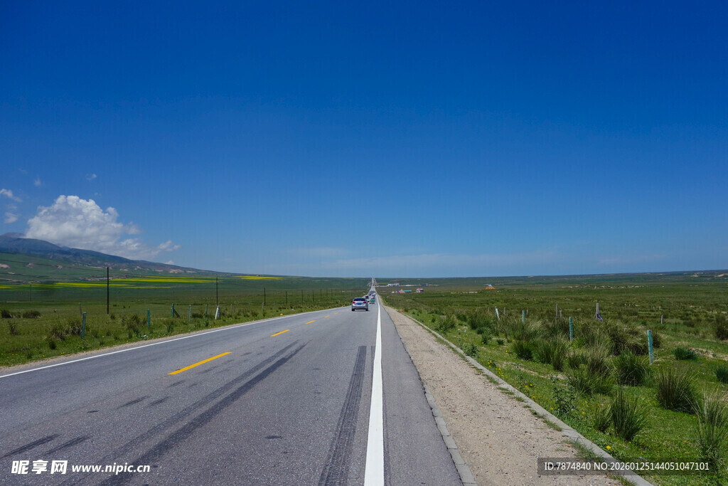 宽阔公路伸向远方