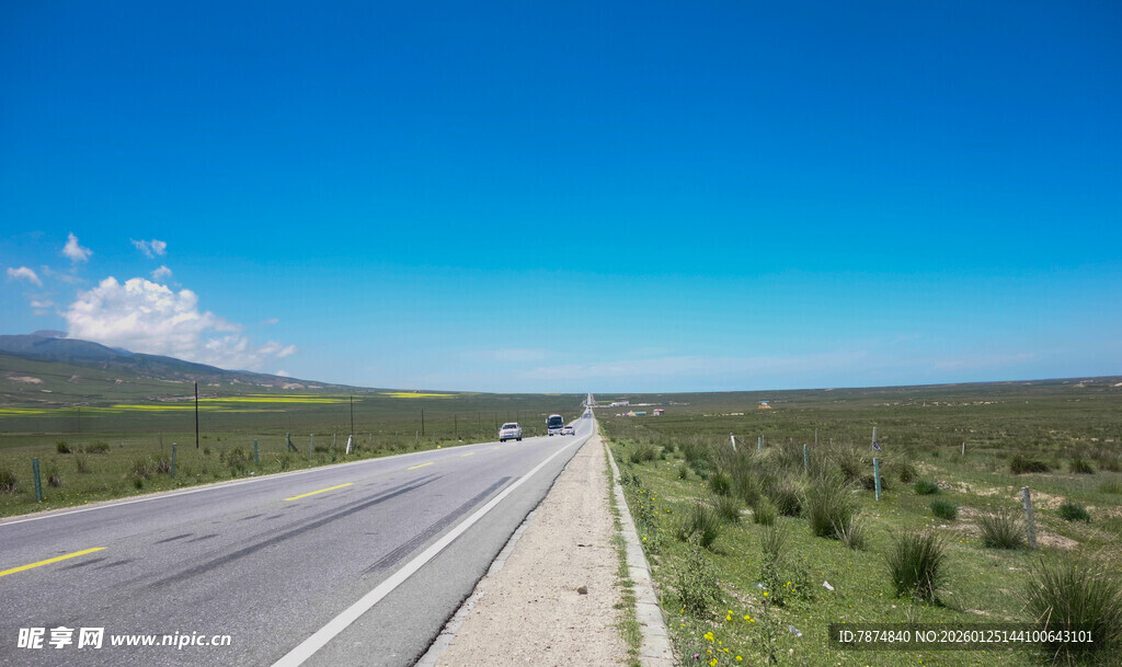 宽阔公路伸向远方