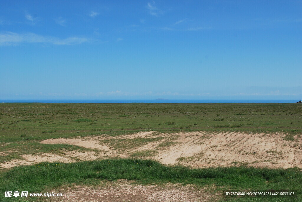 广袤草原与蓝天美景