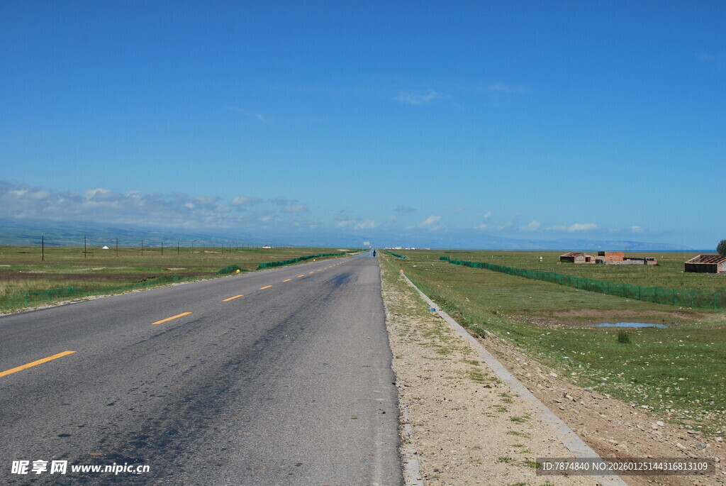 宽阔公路伸向远方