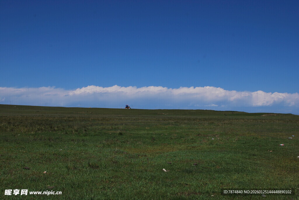 草原蓝天美景
