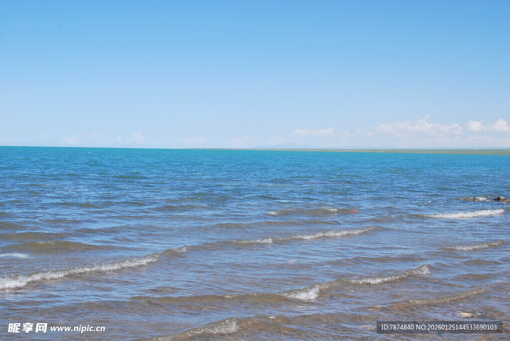 广阔蔚蓝大海的美丽景致