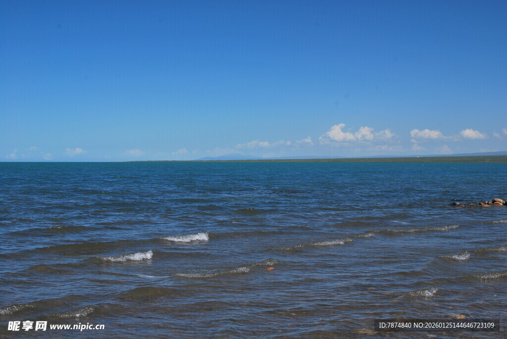 广阔海面与蓝天美景